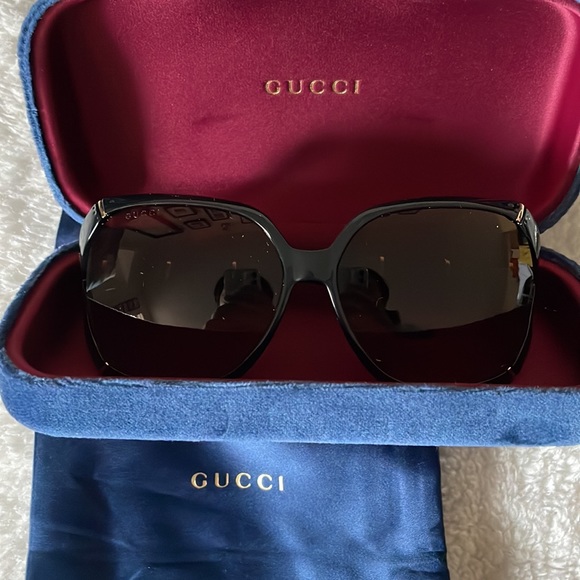 Authentic Gucci Oversize Gradient Sunglasses 🤗 - Picture 5 of 5